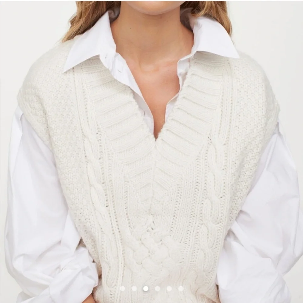 H&M Bloggers Favorite Sweater Vest - Picture 4 of 9